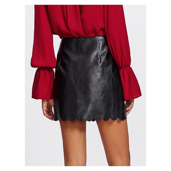 Black Faux Leather Scallop Hem Mini Skirt - Picture 4 of 5